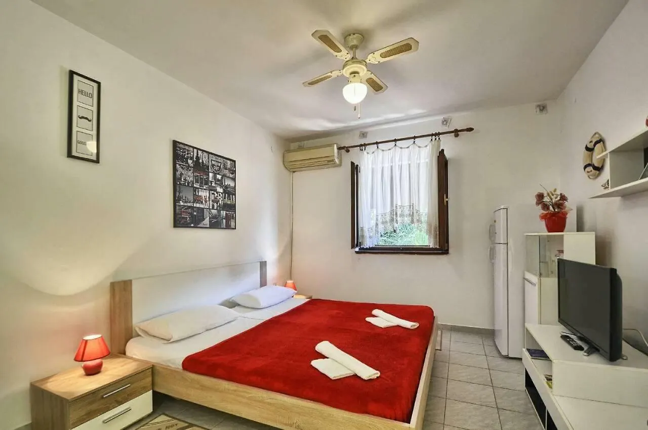 The Big Smile Apartments Pula 0*,  Croatia