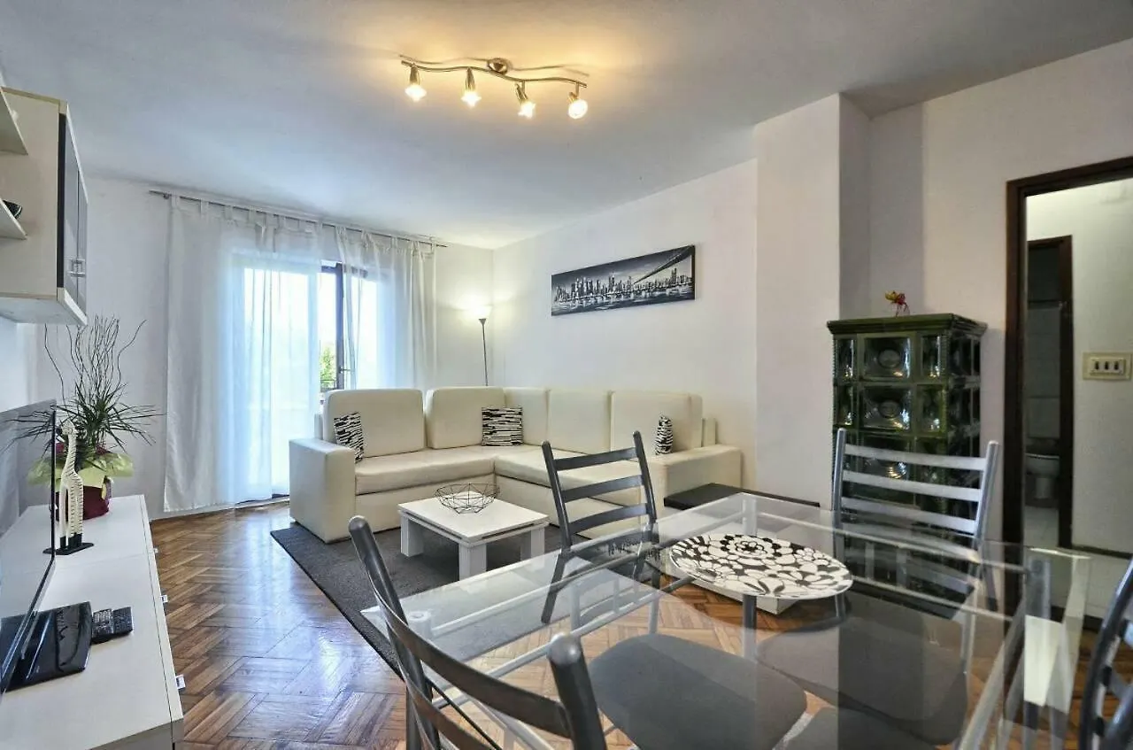 The Big Smile Apartments Pula 0*,